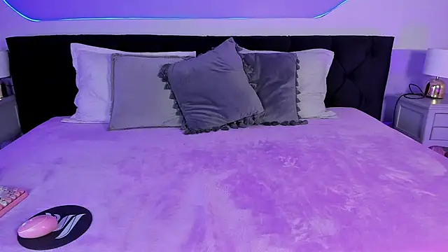 Julieta Cortes   online show from September 2025 12:09:02 PM