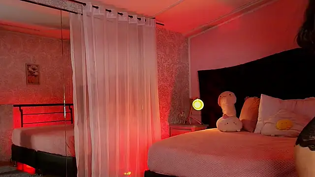 Julieta Cortes   online show from April 2026 12:10:01 PM