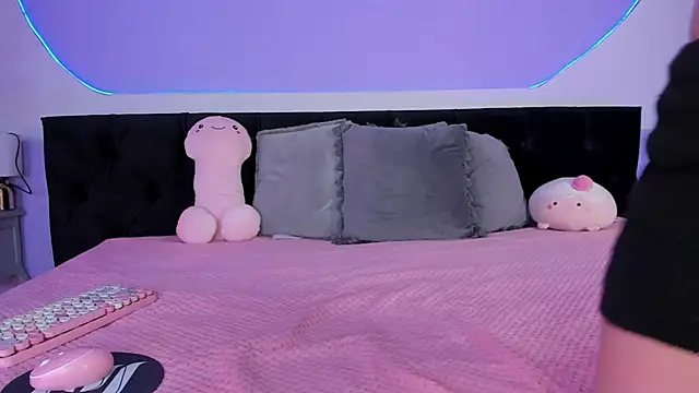 Julieta Cortes   online show from October 2025 12:59:02 PM