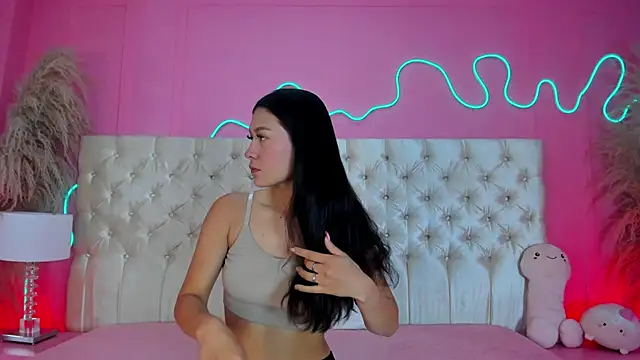 Julieta Cortes   online show from March 2026 12:38:01 PM