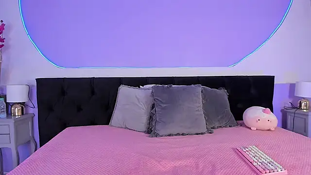 Julieta Cortes   online show from October 2025 01:02:01 PM