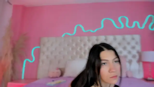 Julieta Cortes   online show from February 2026 12:13:02 PM