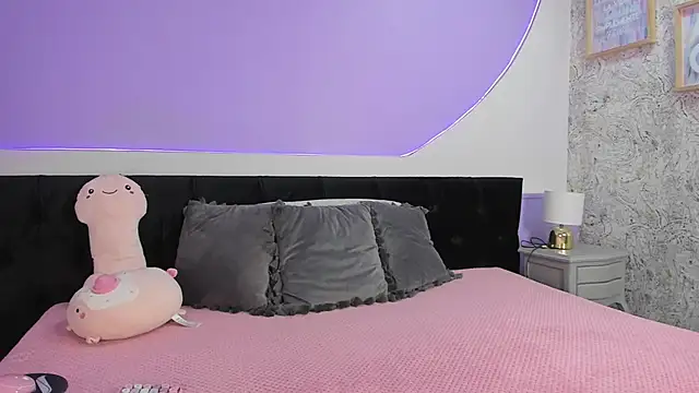 Julieta Cortes   online show from October 2025 12:04:01 PM