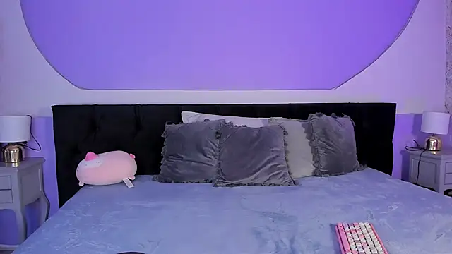 Julieta Cortes   online show from October 2025 12:02:02 PM