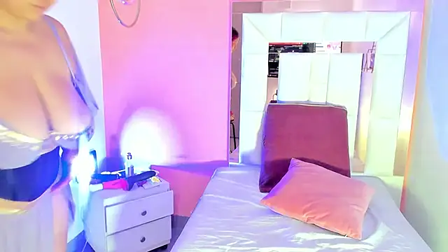 Alanna hot3 online show from December 2025 07:30:01 PM