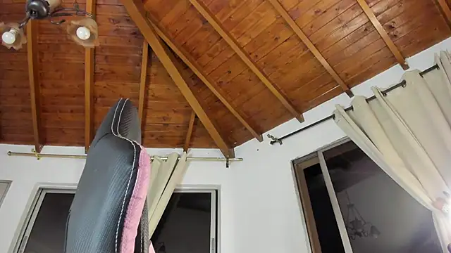 Snapshot of IsaFontanna chatting on November 2025 03:17:02 AM IsaFontanna online show from November 2025 03:17:02 AM