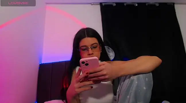 Snapshot of ily_bea chatting on December 2024 10:32:01 PM ily bea online show from December 2024 10:32:01 PM