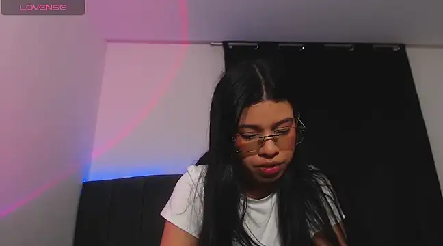 Snapshot of ily_bea chatting on January 2025 12:14:02 AM ily bea online show from January 2025 12:14:02 AM