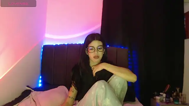 ily bea online show from December 2025 01:17:01 AM