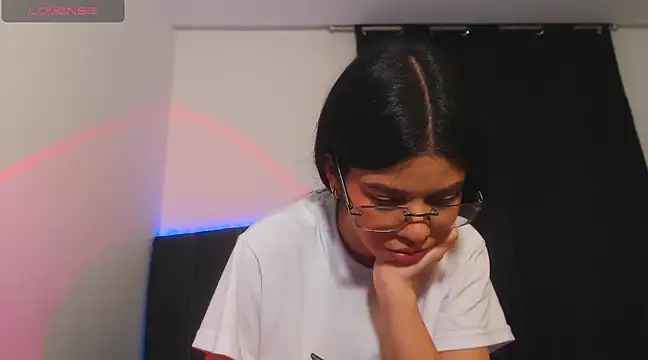 Snapshot of ily_bea chatting on January 2025 12:57:01 AM ily bea online show from January 2025 12:57:01 AM