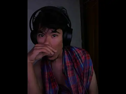 cloudyth1994 online show from December 2025 11:51:01 PM