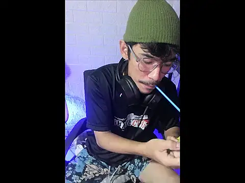 cloudyth1994 online show from January 2026 04:14:01 PM