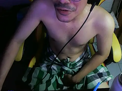 Snapshot of cloudyth1994 chatting on October 2025 10:12:01 AM cloudyth1994 online show from October 2025 10:12:01 AM