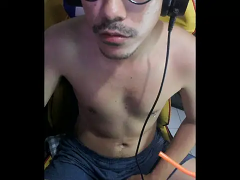 Snapshot of cloudyth1994 chatting on November 2025 07:29:02 PM cloudyth1994 online show from November 2025 07:29:02 PM