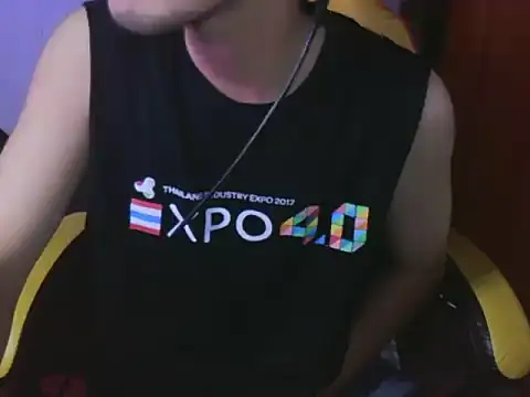 Snapshot of cloudyth1994 chatting on November 2025 03:33:02 PM cloudyth1994 online show from November 2025 03:33:02 PM