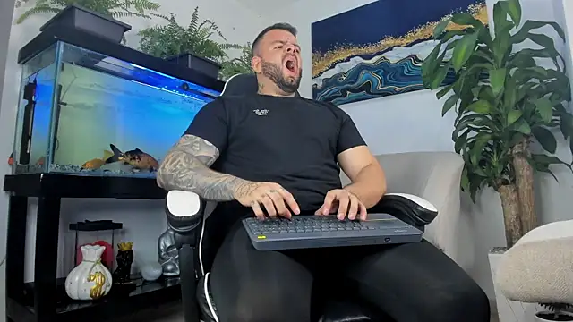 Snapshot of Johnnygrayson1 chatting on June 2026 01:33:02 AM Johnnygrayson1 online show from June 2026 01:33:02 AM