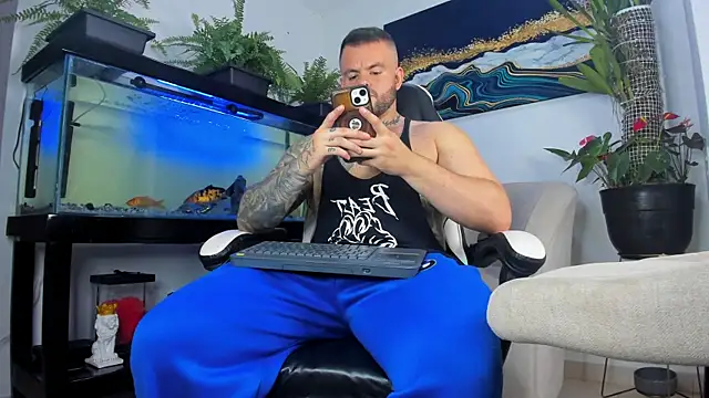 Snapshot of Johnnygrayson1 chatting on June 2026 01:36:01 AM Johnnygrayson1 online show from June 2026 01:36:01 AM