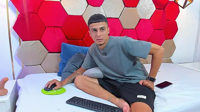 Mila Gus online show from February 2025 08:31:02 PM