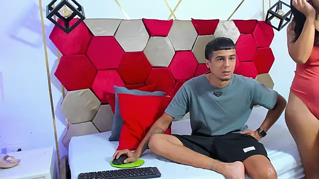 Mila Gus online show from March 2025 08:44:02 PM