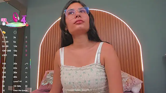 NayeCloud online show from December 2025 03:55:01 AM