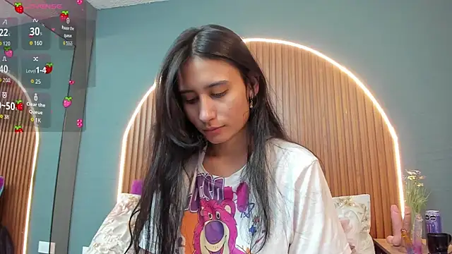 NayeCloud online show from September 2025 03:43:01 AM