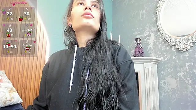 NayeCloud online show from November 2025 03:33:02 AM