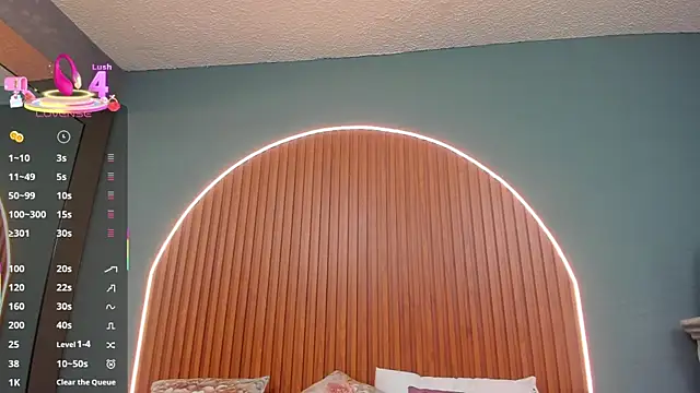 NayeCloud online show from December 2025 03:39:01 AM