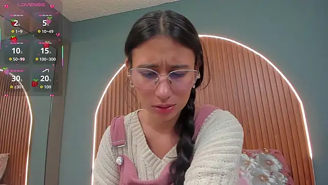 NayeCloud online show from November 2025 03:40:02 AM