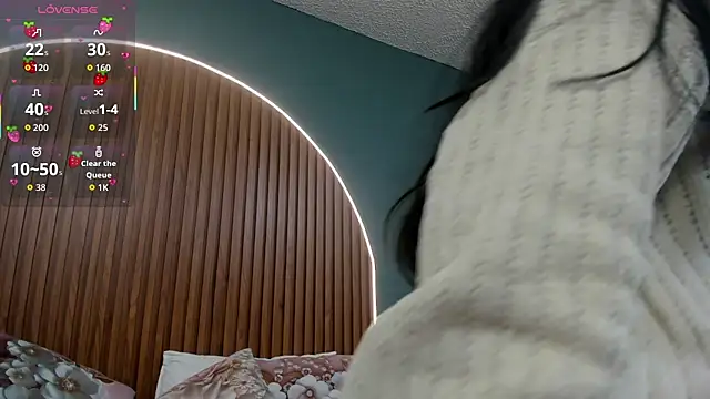 NayeCloud online show from November 2025 03:54:02 AM