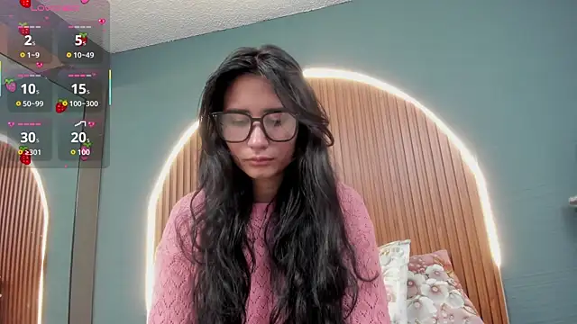 NayeCloud online show from November 2025 03:40:01 AM