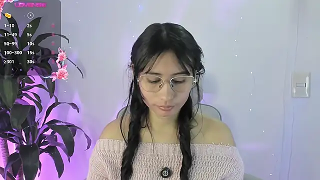 NayeCloud online show from April 2026 03:19:01 AM