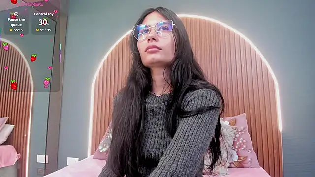 NayeCloud online show from November 2025 03:33:02 AM