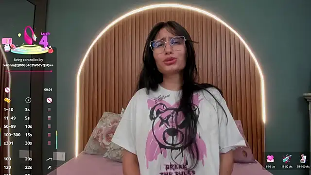 NayeCloud online show from December 2025 03:39:02 AM