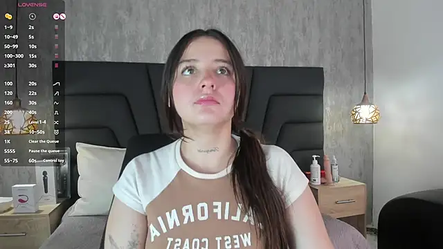 Sabrina Lennox online show from March 2025 10:54:01 PM