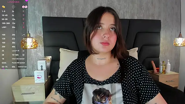 Sabrina Lennox online show from February 2025 10:42:01 PM