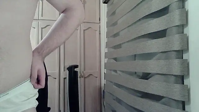 Himbo fox online show from February 2026 04:53:02 AM