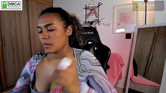 aleja montiel   online show from December 2025 12:59:02 PM