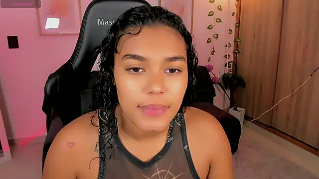 Snapshot of aleja_montiel__ chatting on May 2026 12:35:02 PM aleja montiel online show from May 2026 12:35:02 PM