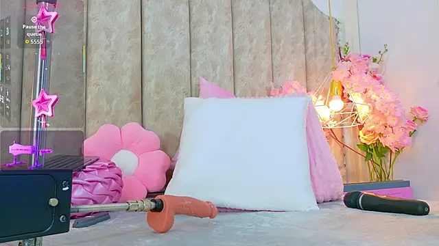 Snapshot of ShanelWest chatting on September 2025 01:17:02 PM ShanelWest online show from September 2025 01:17:02 PM