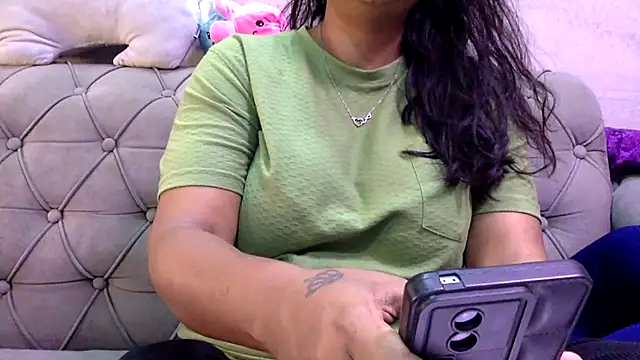 HaaniKaur online show from March 2026 06:57:02 AM