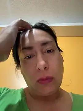 Snapshot of xLadyScarlettx chatting on October 2025 02:35:01 AM xLadyScarlettx online show from October 2025 02:35:01 AM