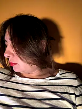 Snapshot of xLadyScarlettx chatting on September 2025 01:50:02 AM xLadyScarlettx online show from September 2025 01:50:02 AM