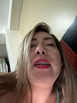 Snapshot of xLadyScarlettx chatting on February 2025 03:22:01 AM xLadyScarlettx online show from February 2025 03:22:01 AM