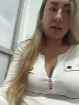 Snapshot of xLadyScarlettx chatting on February 2025 10:10:02 PM xLadyScarlettx online show from February 2025 10:10:02 PM