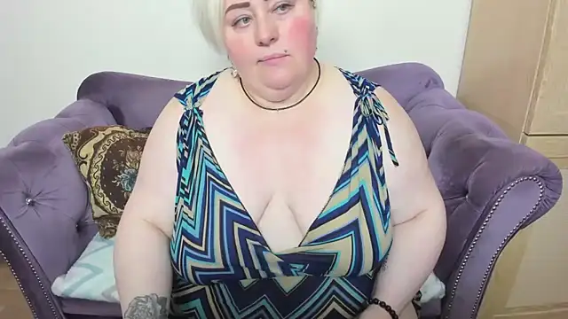 Snapshot of fashiona chatting on October 2025 07:36:01 PM fashiona online show from October 2025 07:36:01 PM