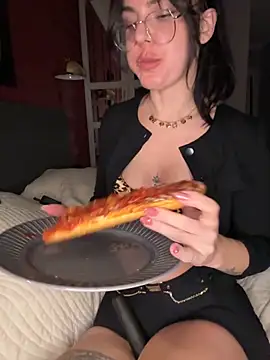 RubyLunaa online show from November 2025 03:28:02 PM