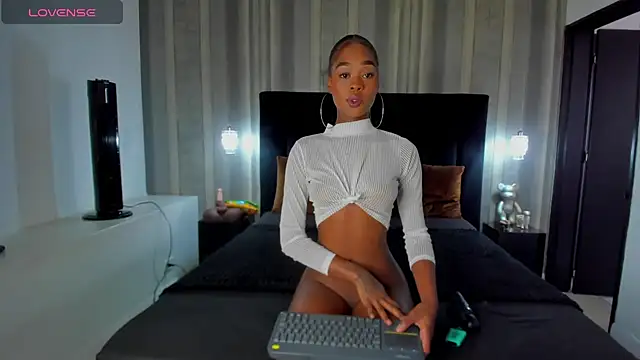 Snapshot of LiaJohnnson chatting on February 2025 09:32:02 PM LiaJohnnson online show from February 2025 09:32:02 PM