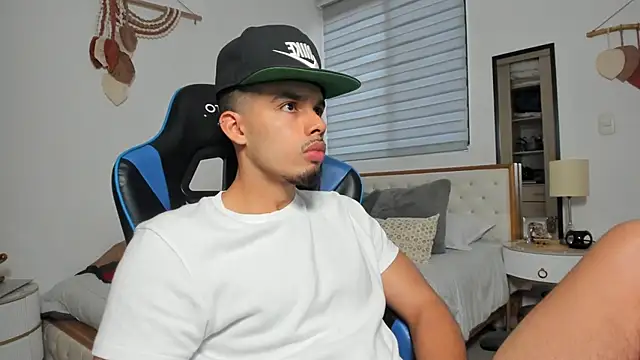 mateoleonee online show from February 2026 07:58:02 PM