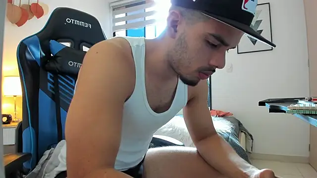 mateoleonee online show from October 2025 04:17:01 PM