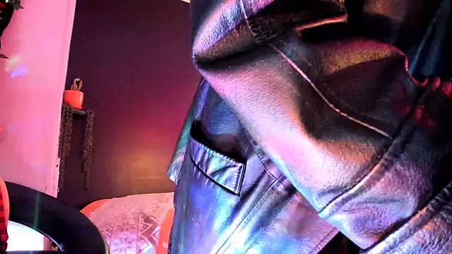 Snapshot of leatherz69 chatting on February 2025 02:03:02 AM leatherz69 online show from February 2025 02:03:02 AM